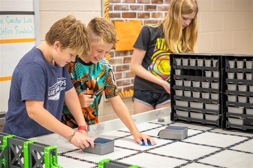 Sunset Middle students build robots
